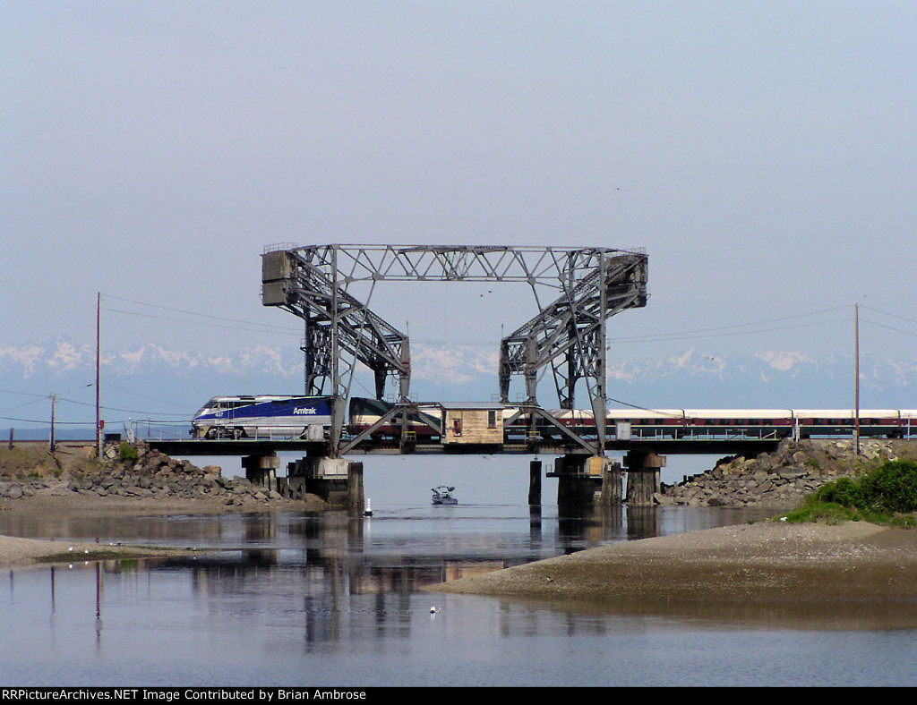 Amtrak 457 shoving on Amtrak 500